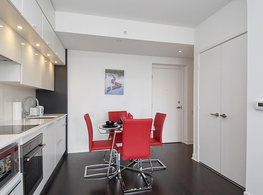 トロントExecutive Furnished Properties - Yonge & Dundas / Bay & Collegeアパートメント エクステリア 写真